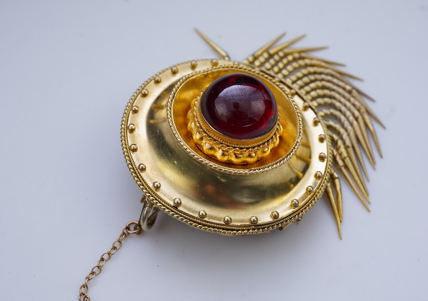 A Victorian garnet pendant/brooch, third quarter 19th century
